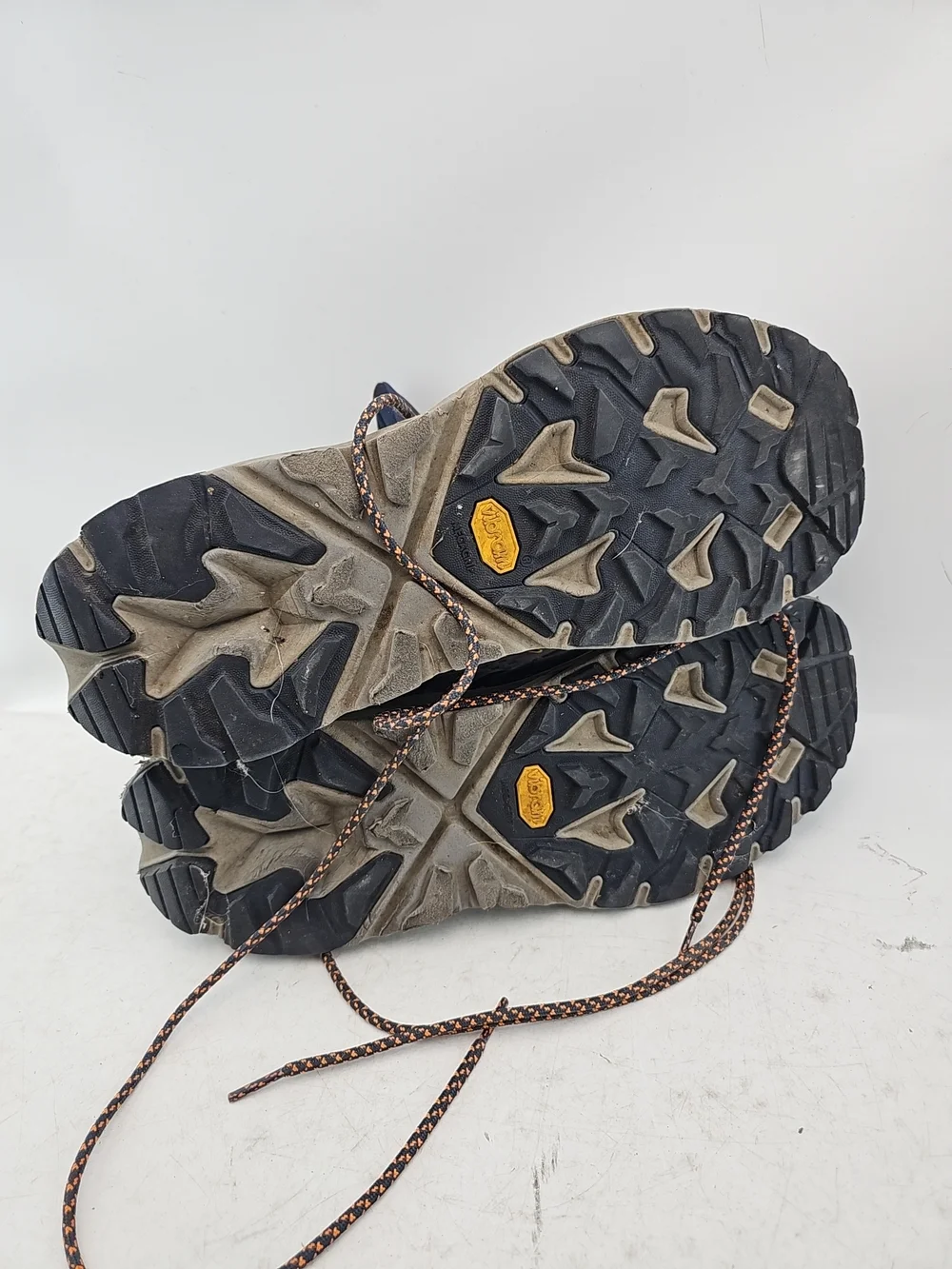 Hoka versatile anacapa